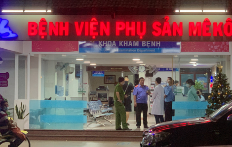 Khám xét nơi làm việc của nữ chấp hành viên nhận hối lộ