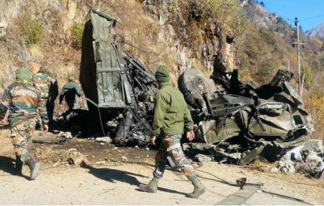 Xe lao xuống hẻm núi, 16 binh sĩ Ấn Độ thiệt mạng