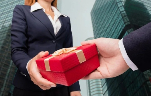 Nghiêm cấm biếu, tặng quà Tết cho lãnh đạo các cấp dưới mọi hình thức