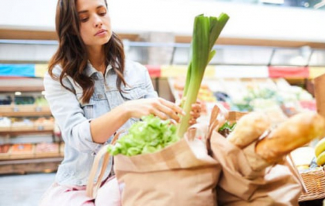 Làm sao để vợ chồng tôi không còn cãi nhau vì thói quen mua sắm Tết quá nhiều của vợ?