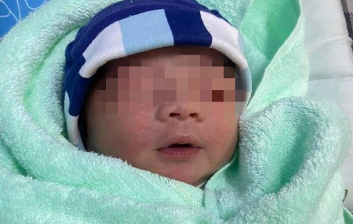 Bé trai khoảng 2 ngày tuổi bị bỏ rơi trước trụ sở UBND phường Bình Thọ