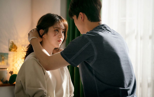 Chồng cứ hay tra hỏi về chồng cũ, rồi giận không nói chuyện với tôi cả tháng