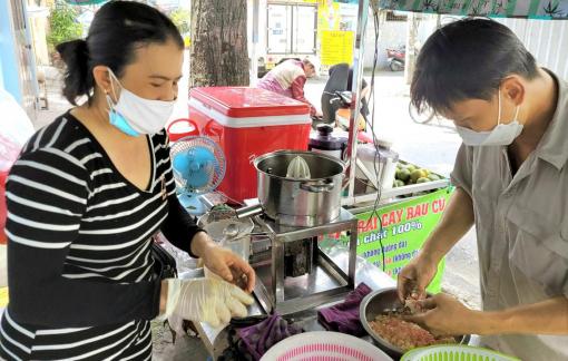 Qua đoạn đời sóng gió có bàn tay dìu đỡ