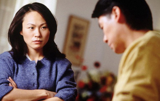 Bạn gái phát hiện chồng tôi đi vào hẻm lạ trong giờ làm việc, có nên theo dõi anh ấy?