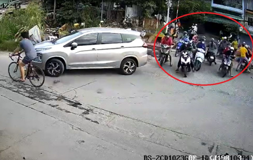 Học sinh cấp 3 vác hung khí chém nhau như phim hành động
