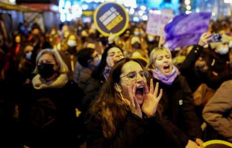 Tây Ban Nha: Bạo lực giới gia tăng sau khi phụ nữ mang thai bị sát hại trước mặt con
