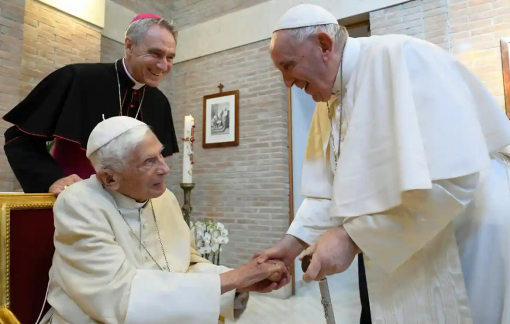 Đức Giáo hoàng danh dự Benedict XVI qua đời