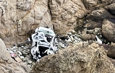 Mỹ: 4 người sống sót kỳ diệu khi xe lao xuống vách đá sâu hơn 75m