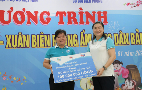 Trung ương Hội LHPN Việt Nam trao tặng quà tết cho hội viên vùng biên giới