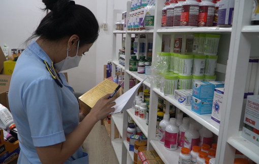 Phát hiện hàng trăm thực phẩm chức năng, mỹ phẩm…nghi nhập lậu chuẩn bị bán tết