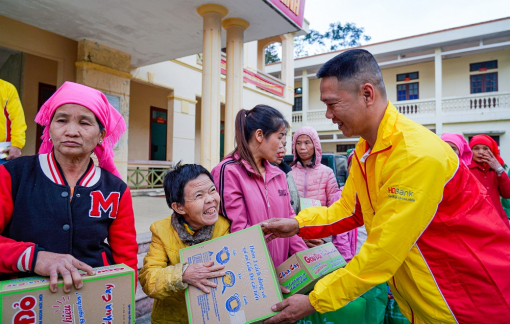 “Tết ấm tình thương” với đồng bào vùng cao