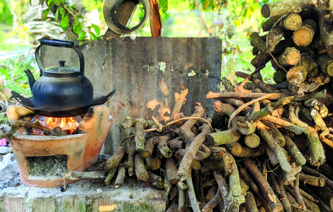 Bữa mai về ăn cơm với má