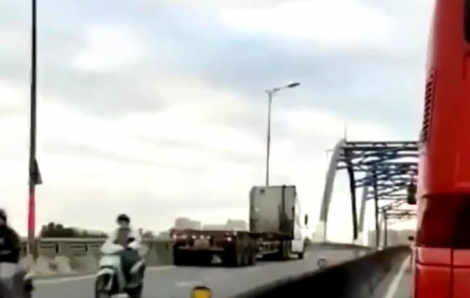 Xác minh clip xe container đi ngược chiều, lao vun vút trên cầu Phú Hữu, TP Thủ Đức