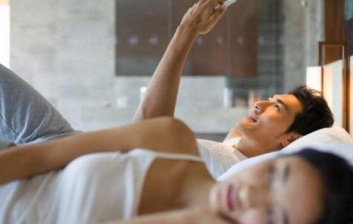 Chồng ngoại tình hết lần này đến lần khác, tôi có nên nhắm mắt cho qua?