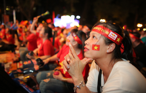 Cổ động viên TPHCM thót tim trước trận hòa của tuyển Việt Nam trước người Thái