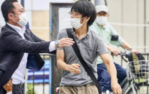Nghi phạm ám sát cựu Thủ tướng Shinzo Abe đối mặt với cáo buộc giết người