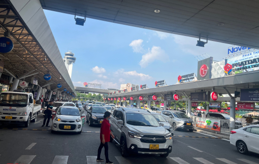 Sân bay Tân Sơn Nhất thí điểm thu phí không dừng