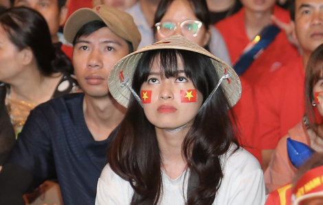 Cổ động viên TPHCM buồn bã khi đội tuyển Việt Nam không thể vô địch AFF cup