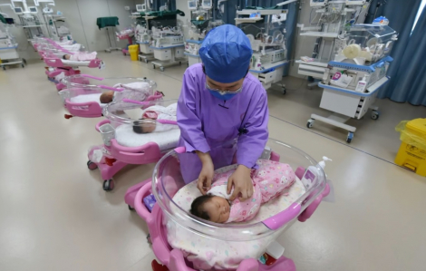 Dân số lần đầu giảm sau 60 năm, Trung Quốc đau đầu với bài toán khuyến sinh