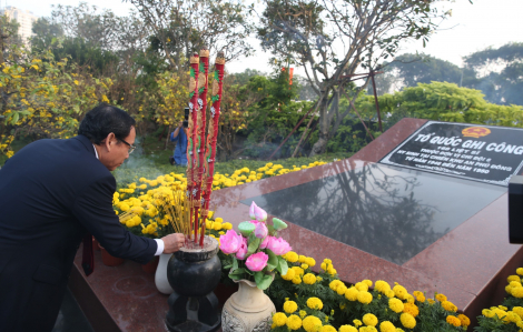 Lãnh đạo TPHCM dâng hương tưởng niệm anh hùng liệt sĩ
