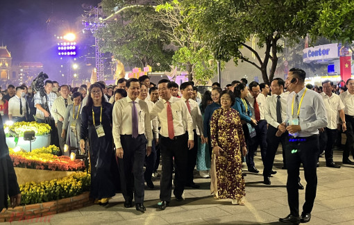 Khai mạc đường hoa Nguyễn Huệ 2023