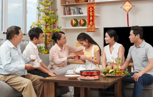 Đến chúc tết nhà chồng tương lai, lại gặp ngay... người yêu cũ