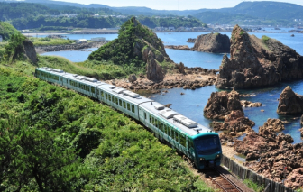 Trải nghiệm chuyến tàu “vui vẻ” chậm nhất Nhật Bản