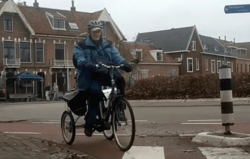 Cụ ông 90 tuổi người Hà Lan đạp xe hơn 30km mỗi ngày để gặp vợ