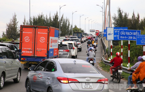 "Mỗi lần "hành xác" về Bến Tre tôi lại ngán ngẩm cầu Rạch Miễu 2 đang ì ạch"