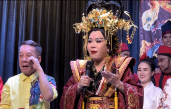 Thầy trò nghệ sĩ Minh Nhí, Việt Hương rơi nước mắt trên sân khấu mới
