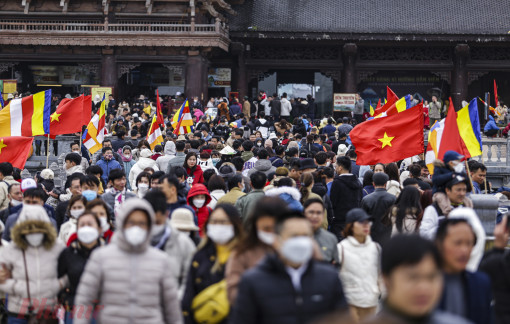 Đừng mê muội tốn tiền cầu xin may mắn từ cửa Phật