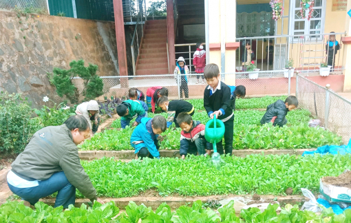 Thầy cô vùng cao tất bật đi “gom” học trò sau tết