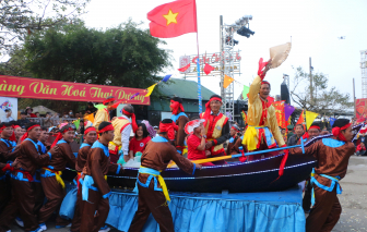 Độc đáo lễ hội quảng diễn "bắt cá trên bờ" ở làng Thai Dương