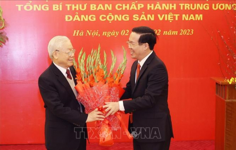 Tổng bí thư Nguyễn Phú Trọng nhận Huy hiệu 55 tuổi Đảng