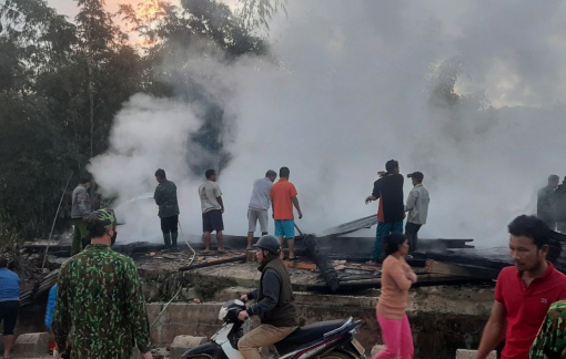 Quảng Nam: Đặt bếp lửa giữa nhà sưởi ấm, 8 ngôi nhà cháy rụi trong đêm