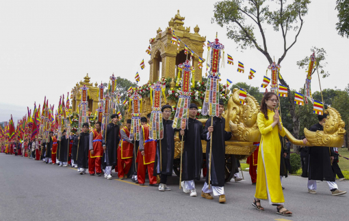 Rộn ràng lễ rước nước ngày khai hội ở chùa Tam Chúc