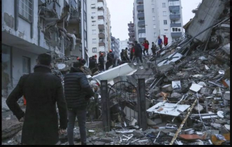 Khoảnh khắc động đất kinh hoàng tàn phá Thổ Nhĩ Kỳ