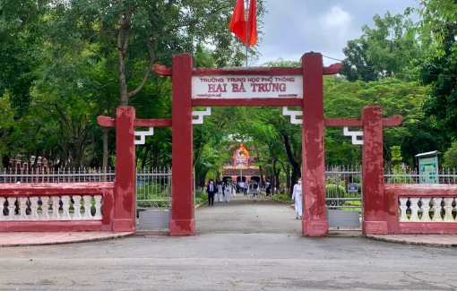 Thu hồi quyết định kỷ luật cô giáo từng bị nam đồng nghiệp "khóa tay" đưa ra khỏi lớp