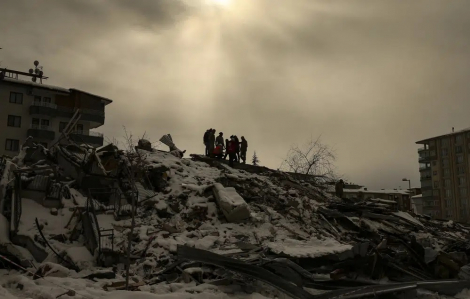 Hy vọng tắt dần khi hơn 11.000 người được xác nhận đã chết do động đất