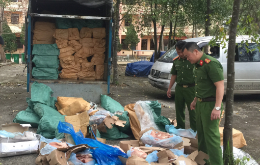 Phát hiện gần 6 tấn nội tạng thối đang được vận chuyển lên biên giới Việt - Lào