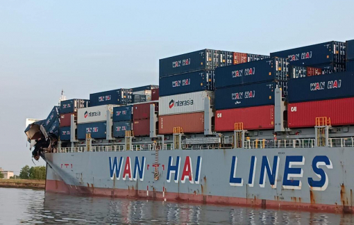 2 tàu chở container va chạm trên sông ở Cần Giờ