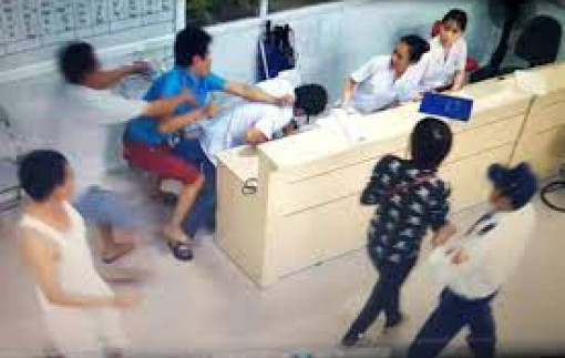 Bác sĩ được quyền từ chối khám, chữa bệnh khi bị đe dọa sức khỏe, tính mạng