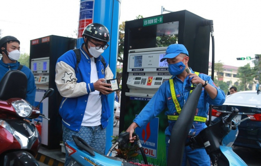 Giá xăng tăng 600 đồng/lít