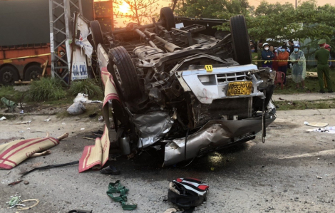 Xe khách tông xe đầu kéo ở Quảng Nam, 8 người tử vong