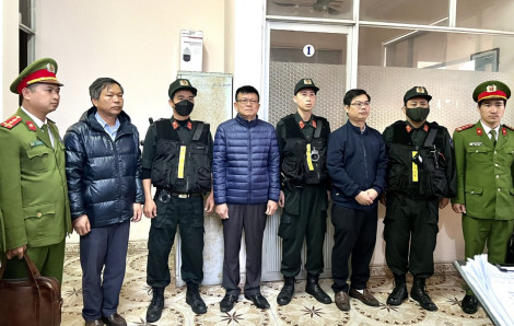 Bắt giám đốc cùng 2 phó giám đốc Trung tâm đăng kiểm xe cơ giới tỉnh Thừa Thiên - Huế