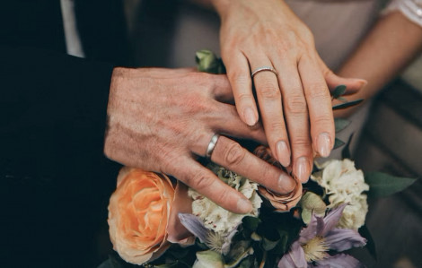 Tuổi 70 đi đăng ký kết hôn