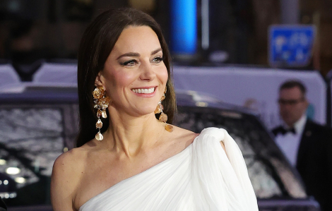 Công nương Kate Middleton đẹp hút hồn trên thảm đỏ dù mặc lại đầm cũ
