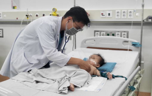 Cứu sống ngoạn mục em bé 9 tháng tuổi bị viêm cơ tim tối cấp