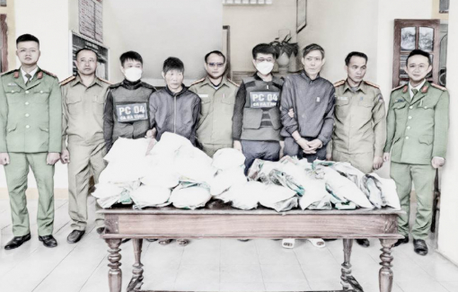 2 bao tải ma túy giấu ở bụi cây ven đường
