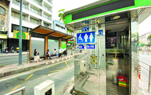 Bao giờ hết rùng mình với nhà vệ sinh công cộng?